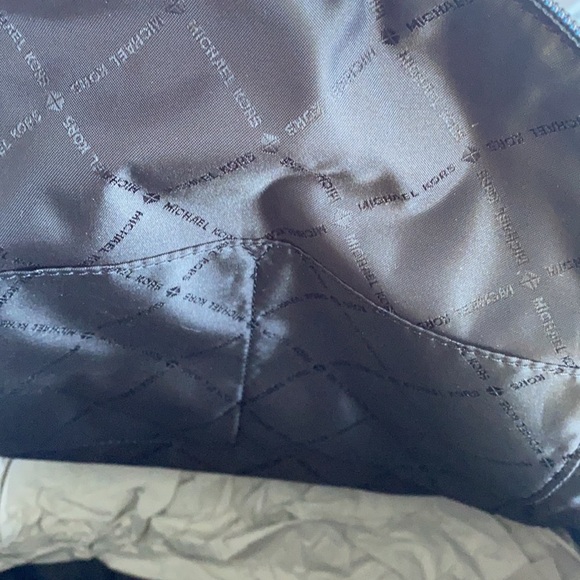 New MICHAEL KORS Large DK BERRY Backpack - Picture 10 of 10